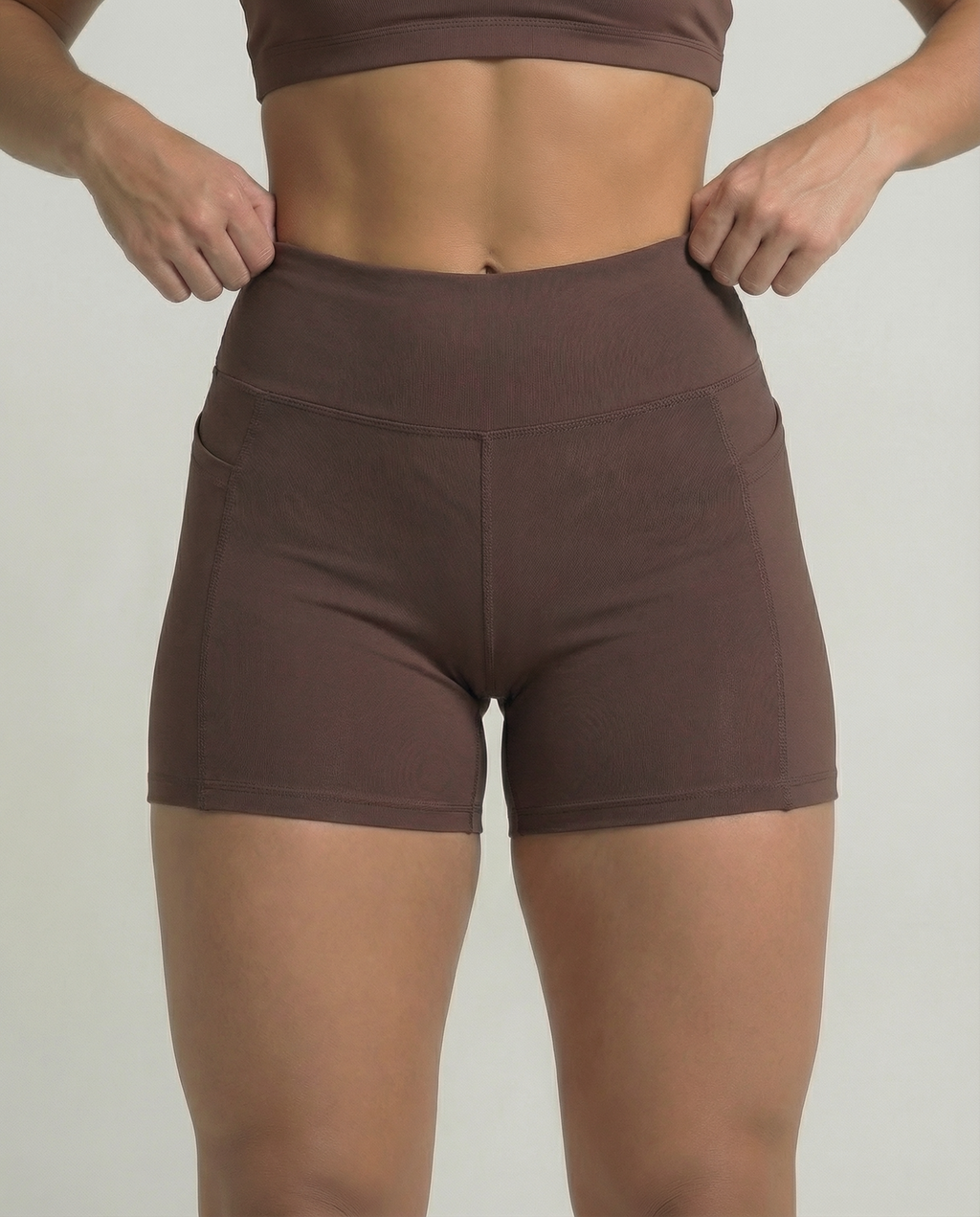 Short Daily Com Bolso Marrom