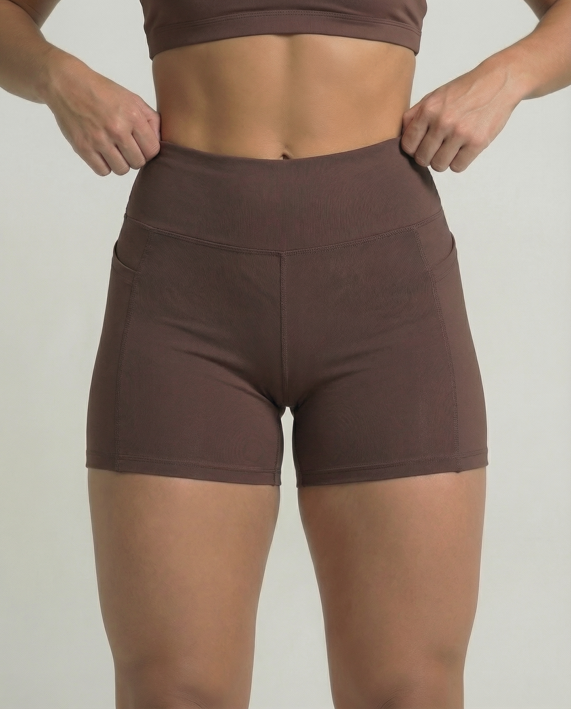 Short Daily Com Bolso Marrom